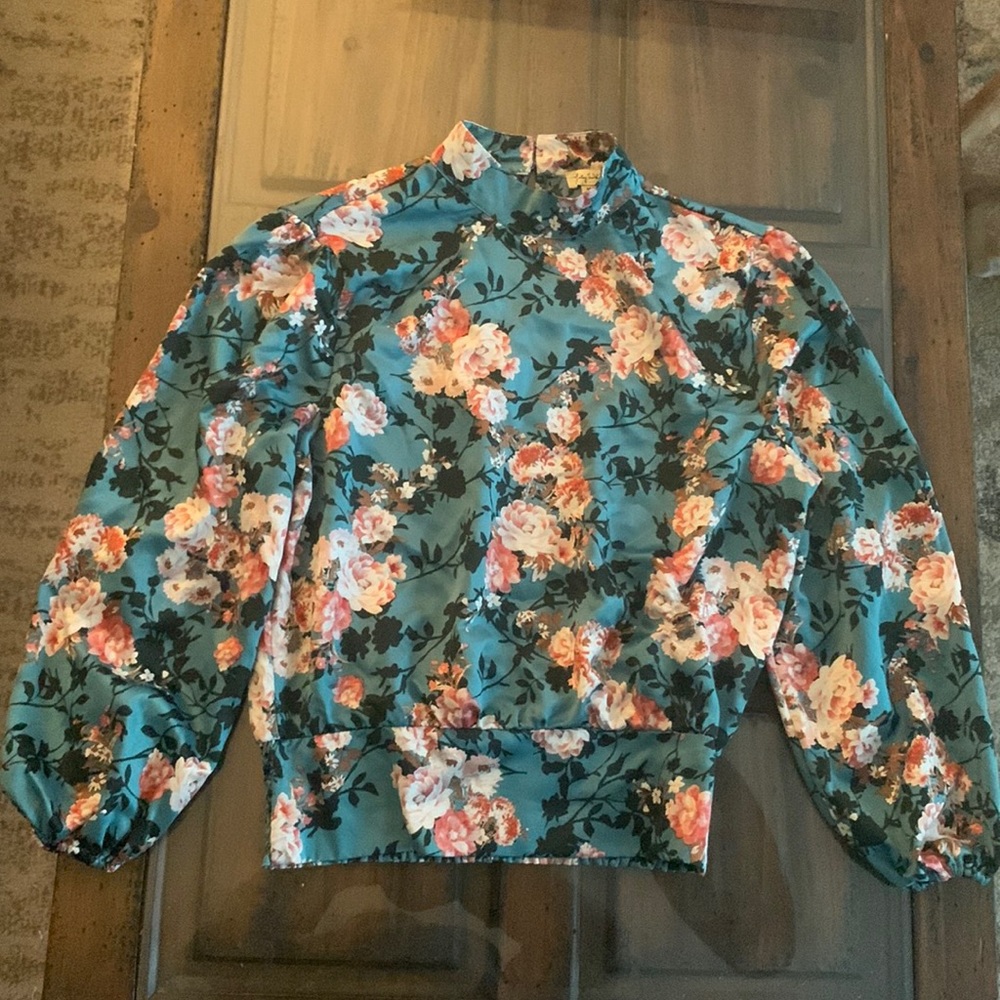 Real puff sleeve, high neck blouse